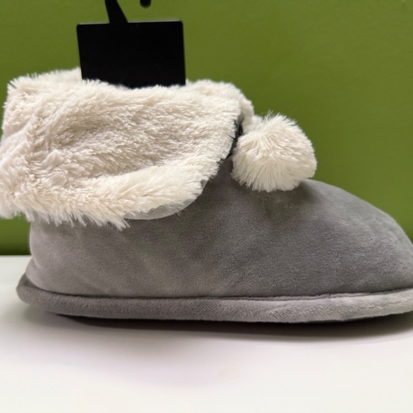Cozy Faux Fur Slipper Booties - Picture 2 of 5